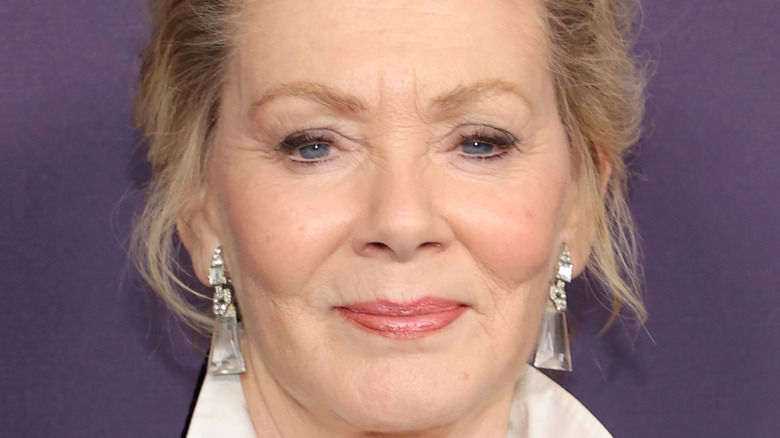 Jean Smart posing for a picture
