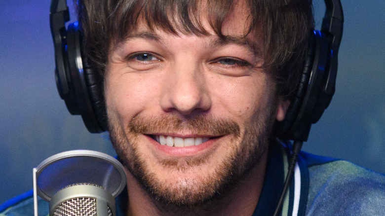 Louis Tomlinson does a radio interview