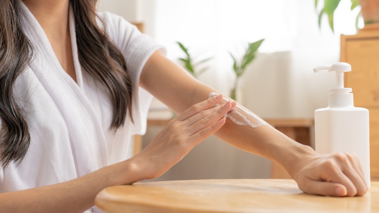 Hair minimizing lotion on arm