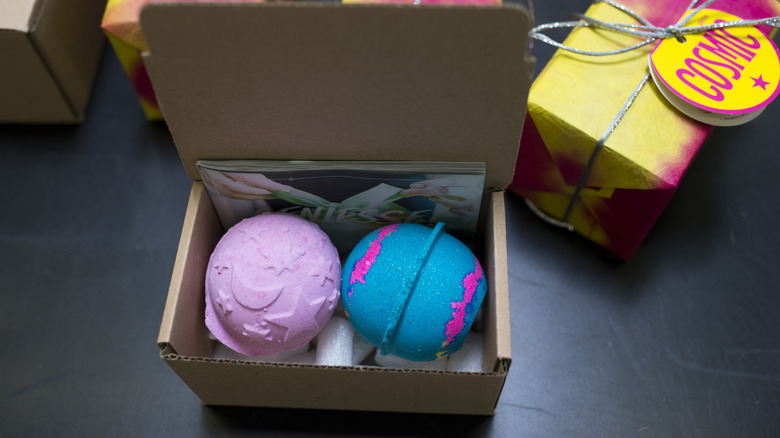 Bath bombs in box