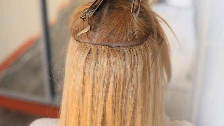 Hand-tied hair extension 