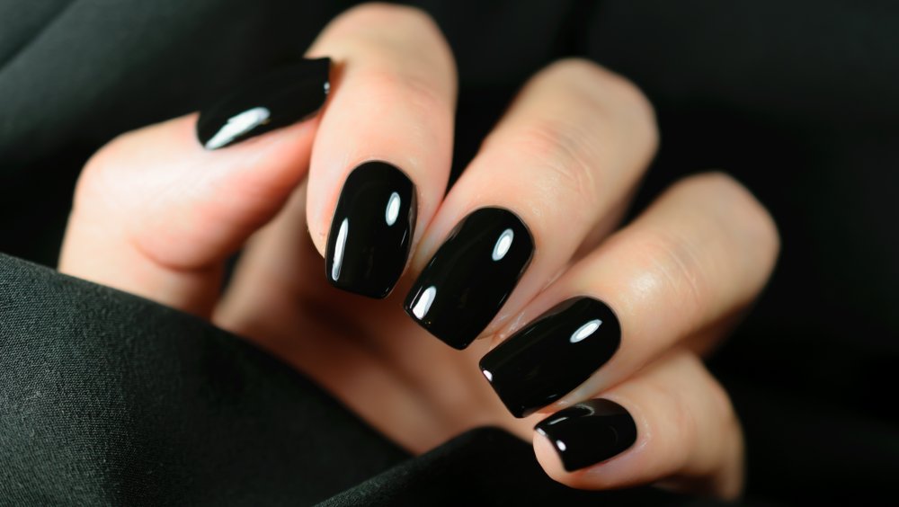 Aggregate 157+ black colour in nails latest