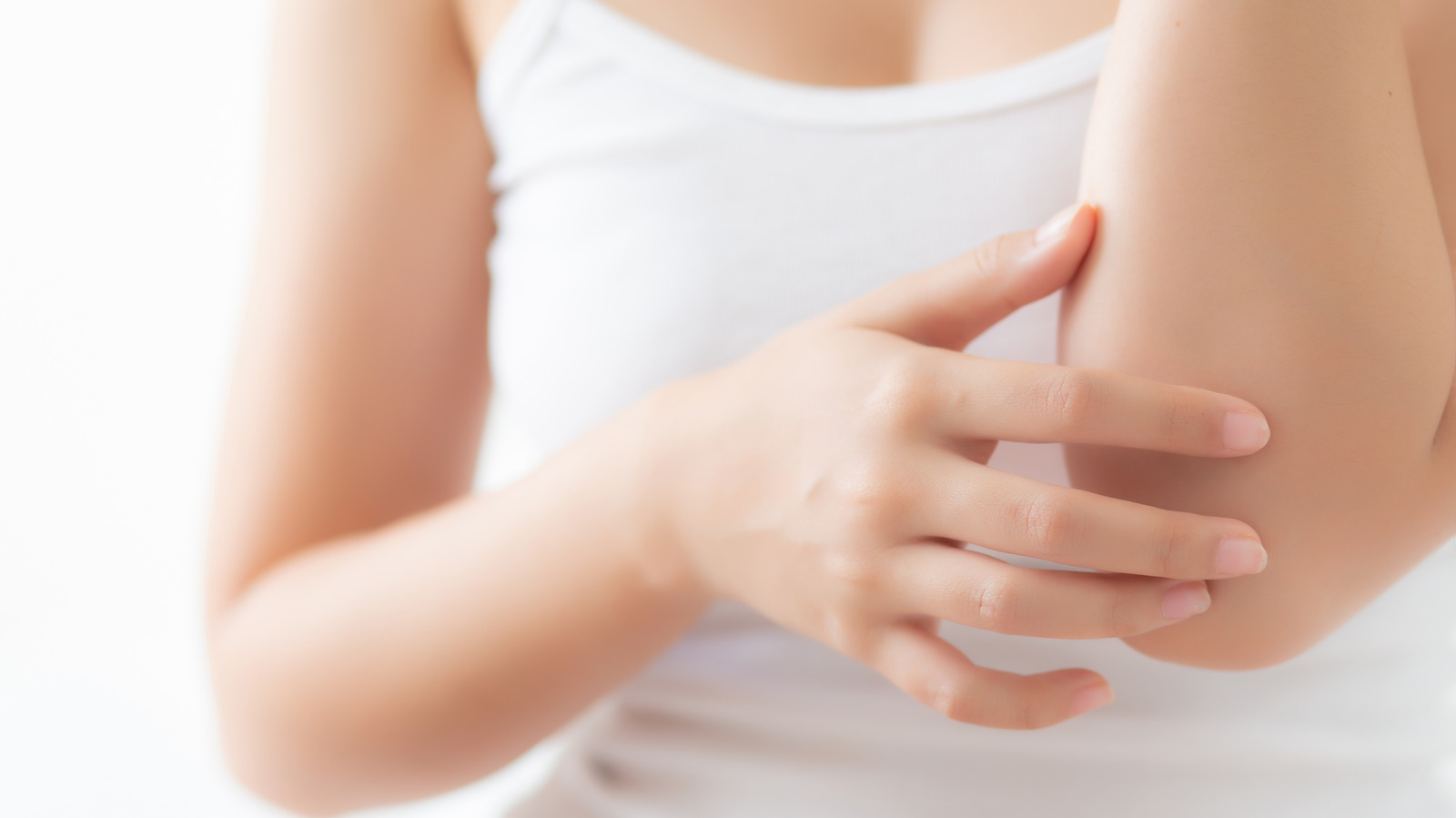 What It Really Means When Your Elbow Itches
