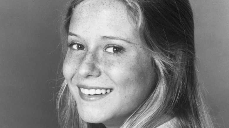 Eve Plumb posing as Jan Brady