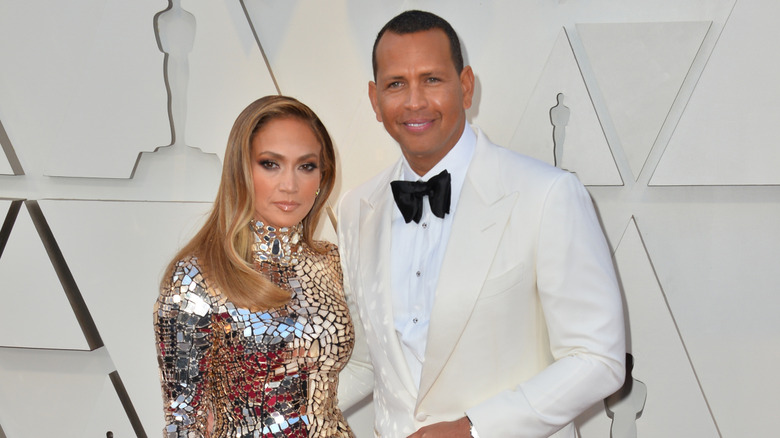 Jennifer Lopez and Alex Rodriguez posing at the 2019 Oscars