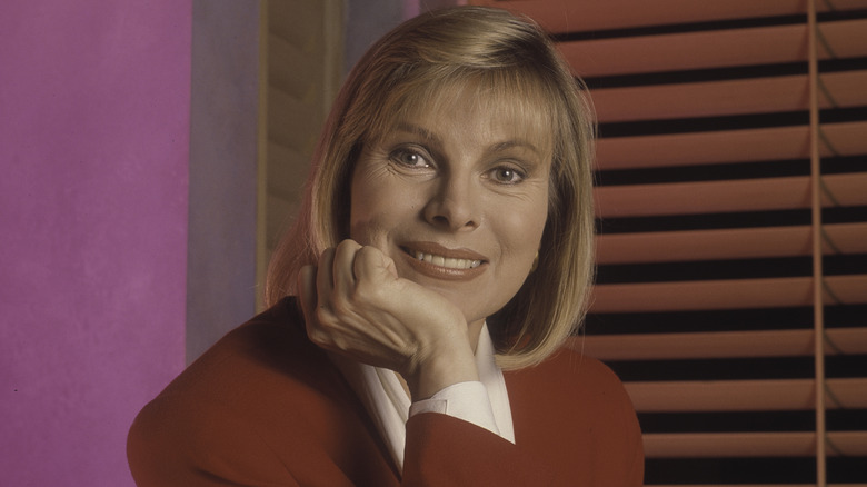 Jenny Jones smiling and resting her chin on her hand
