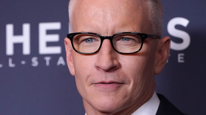 Anderson Cooper posing