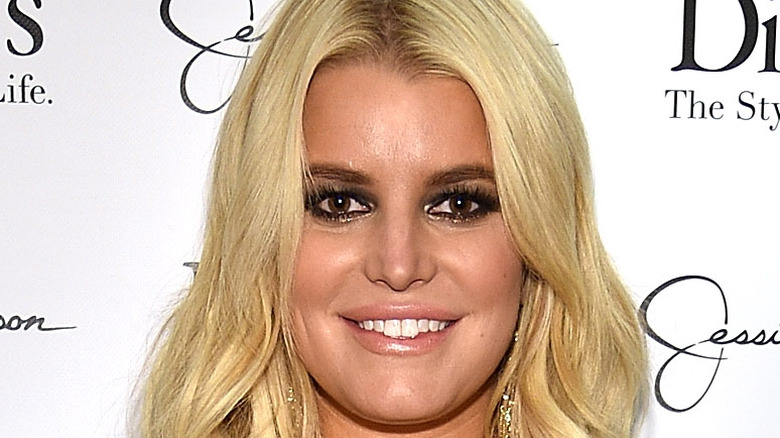 Jessica Simpson poses on the red carpet