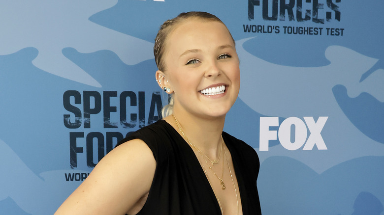 JoJo Siwa smiling at Fox event