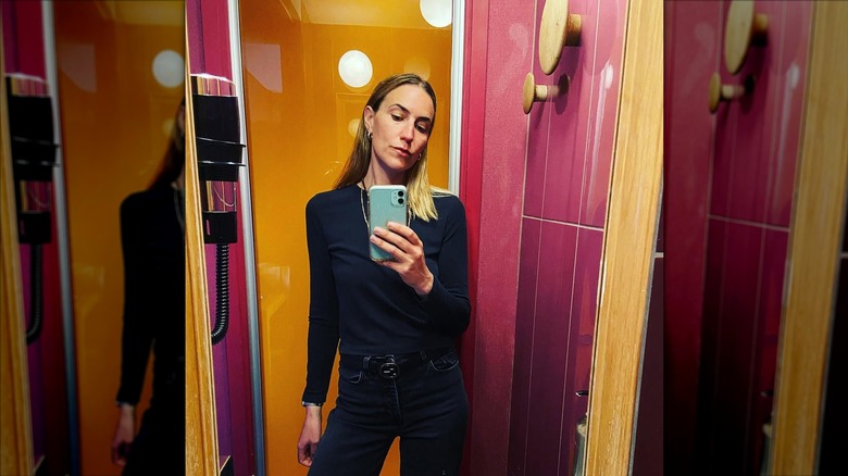 Honey Hollman posing in an Instagram selfie