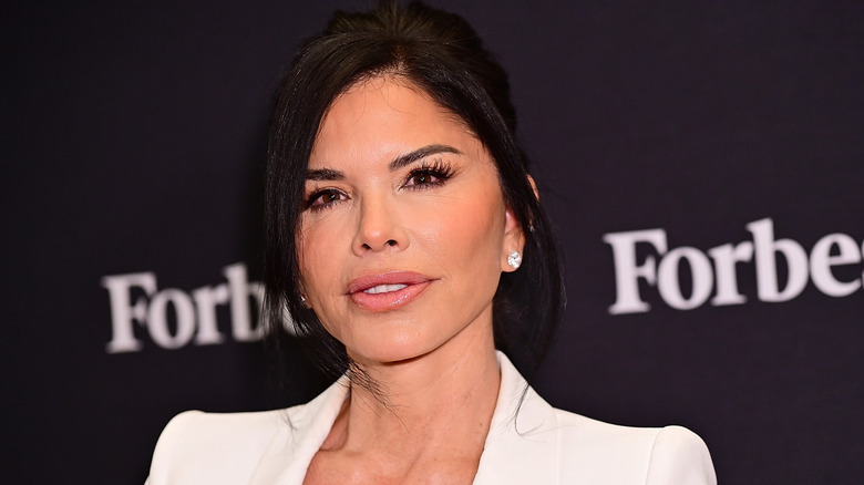 Lauren Sánchez posing in a white suit at Forbes power woman summit.