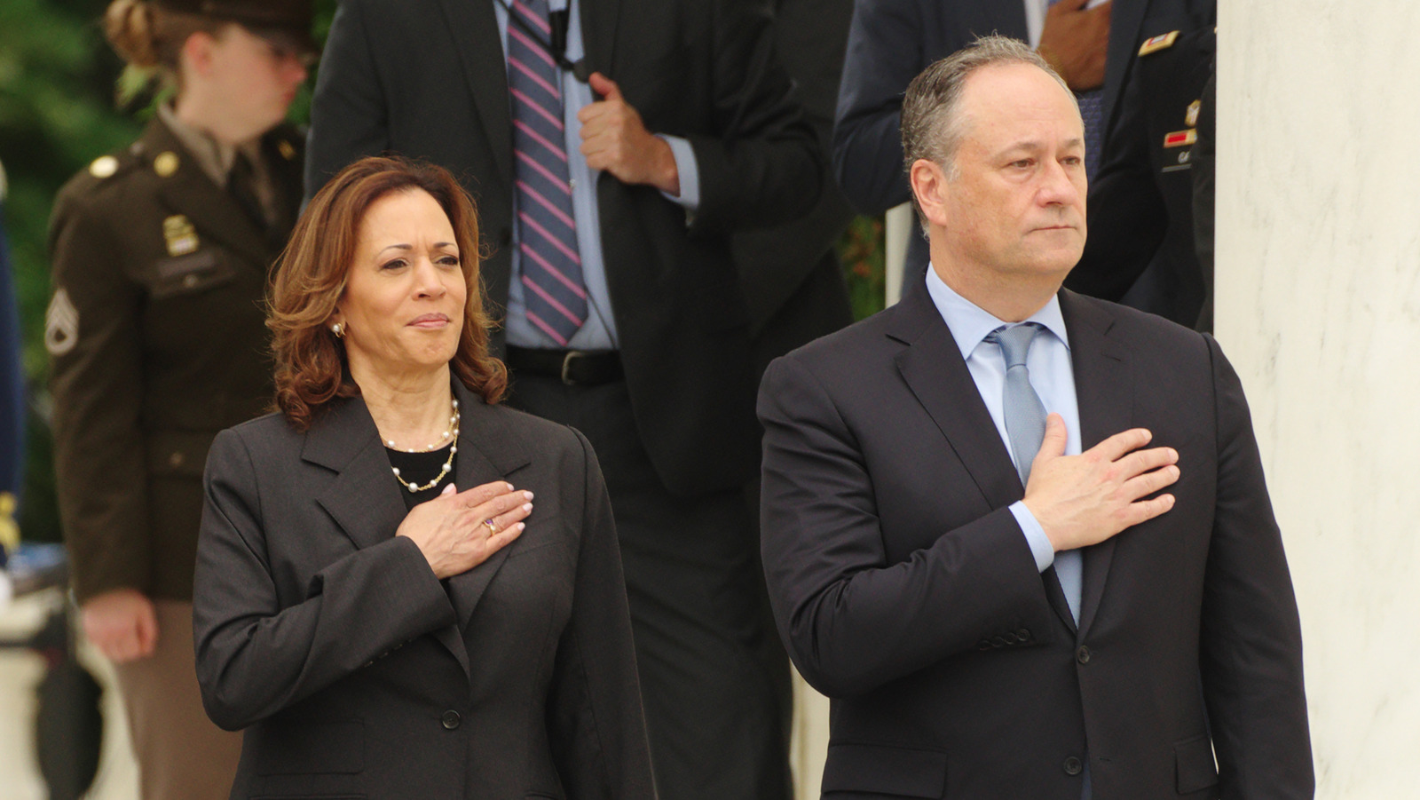 <a href="https://www.thelist.com/1790867/kamala-harris-doug-emhoff-life-after-white-house/" target="_blank">What Life Looks Like For Kamala Harris And Doug Emhoff Since Leaving The White House</a>