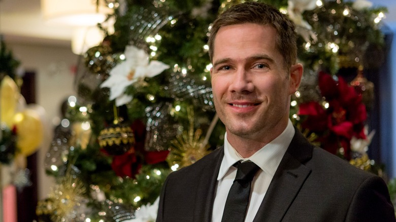 Luke MacFarlane in "A Mistletoe Christmas"