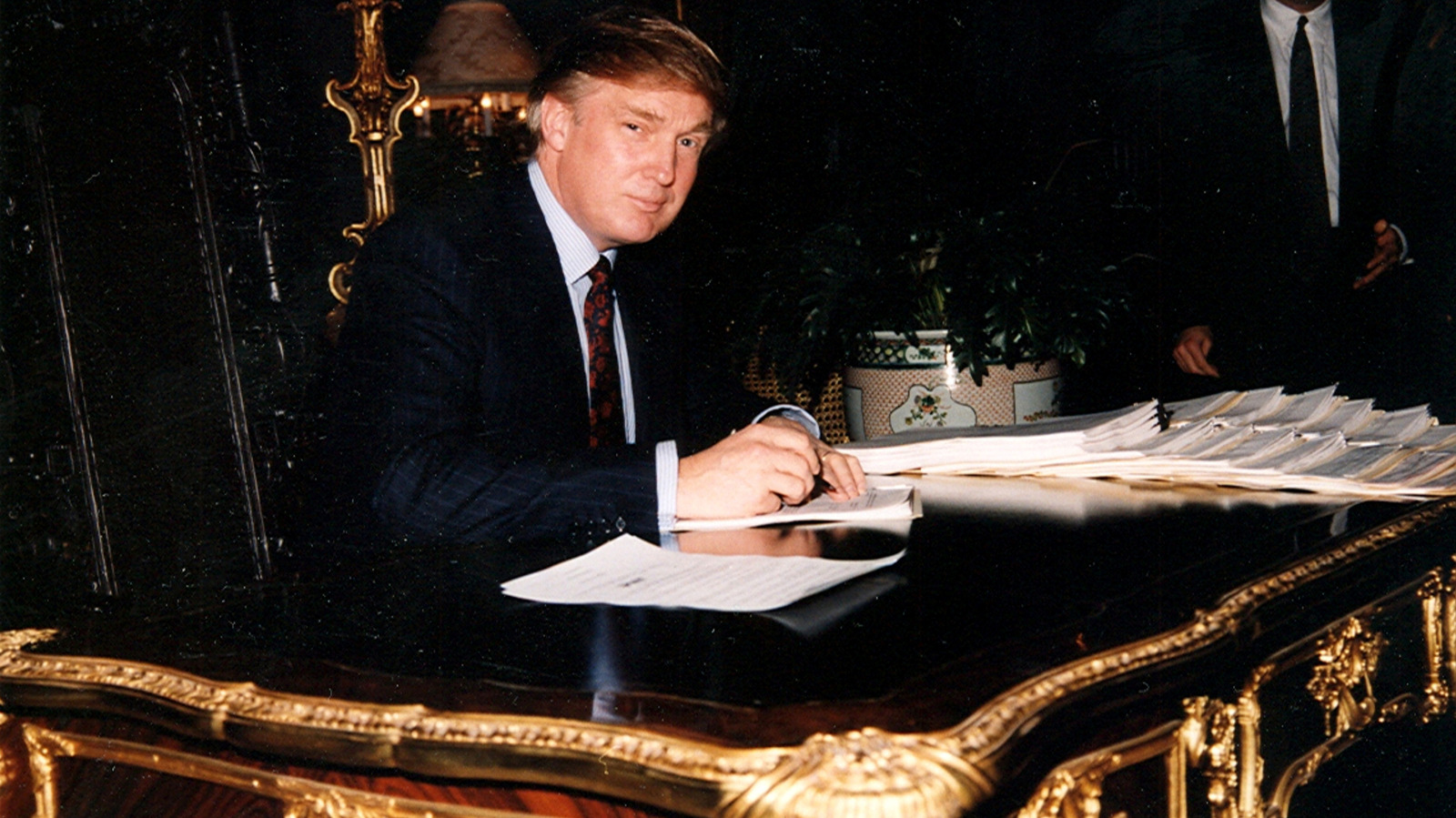 <a href="https://www.thelist.com/2094419/what-mar-a-lago-looked-like-before-donald-trump-and-tacky-gold-decor/" target="_blank">What Mar-A-Lago Looked Like Before Donald Trump & His Tacky Gold Decor Moved In</a>