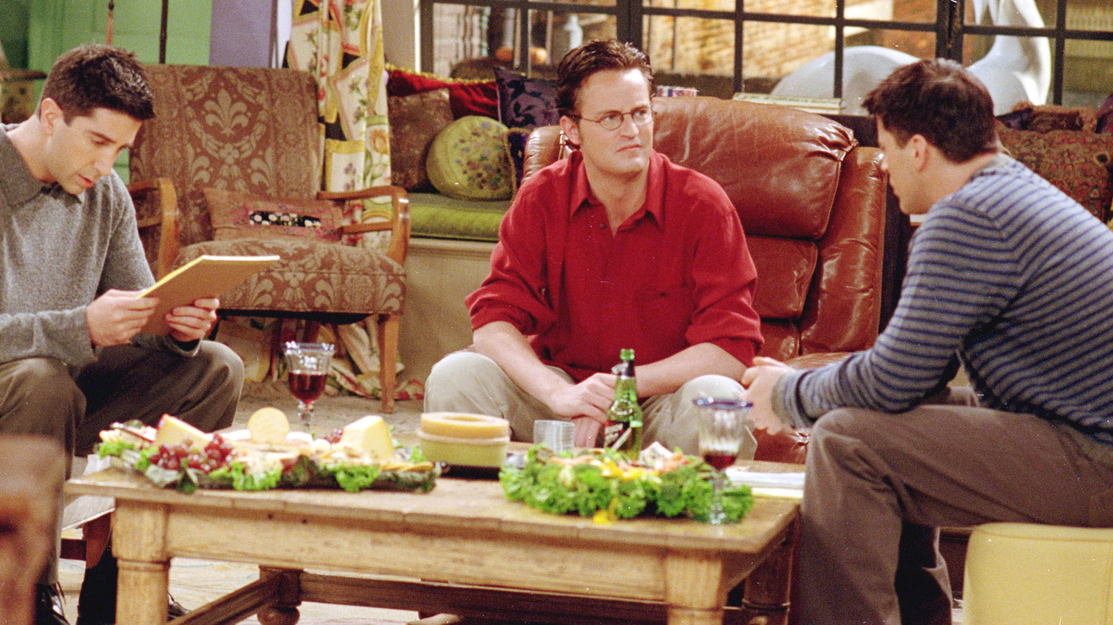 Photos Remembering Matthew Perry As Chandler Bing On Friends The My