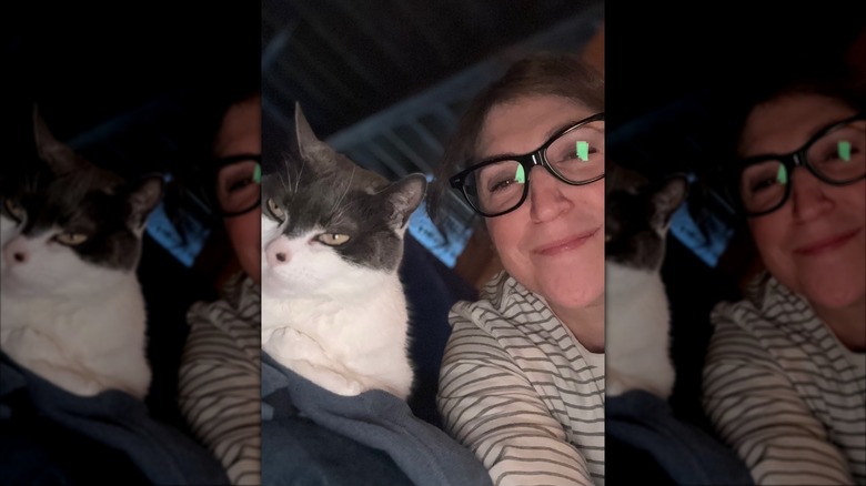Mayim Bialik posing for a selfie with her cat