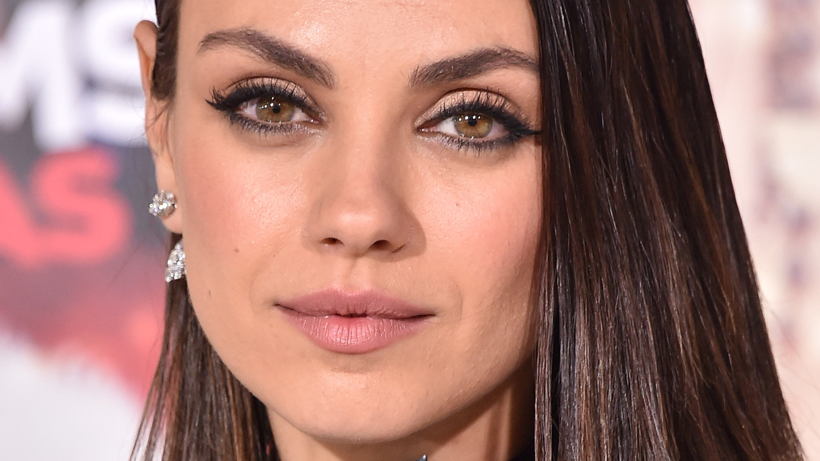 What Mila Kunis Is Teaching Her Little ones About Their Ukrainian Heritage | l intro 1647183197
