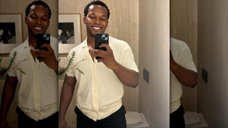 Akono Dixon selfie 