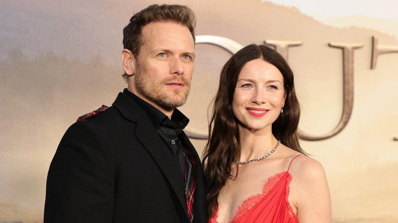 Sam Heughan and Caitriona Balfe posing