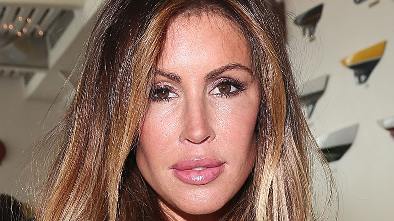 Rachel Uchitel posing