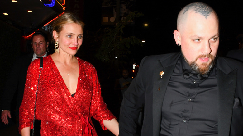 Cameron Diaz and Benji Madden walking hand in hand and avoiding paparazzi