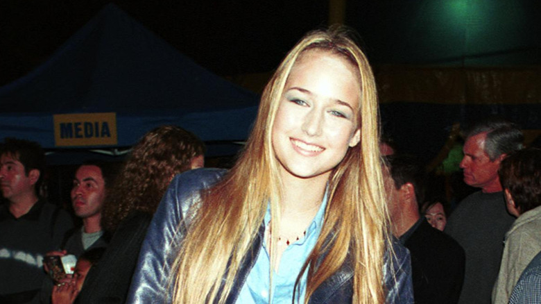 Leelee Sobieski smiling at an event