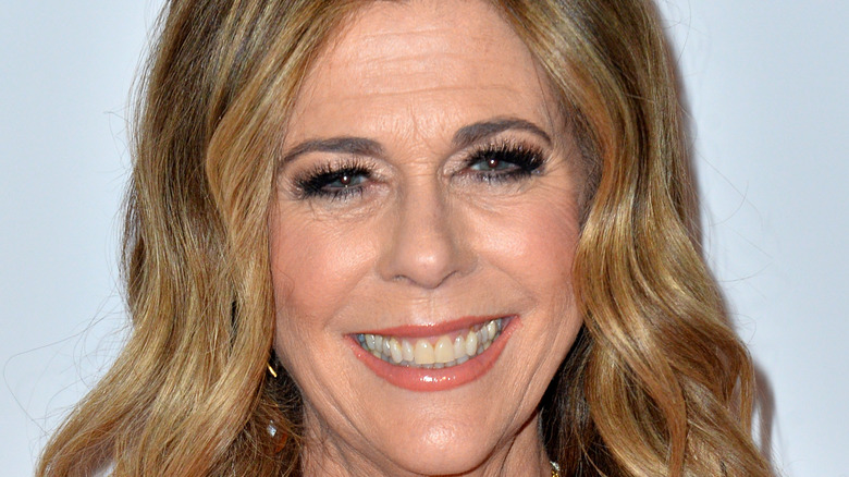 Rita Wilson red carpet