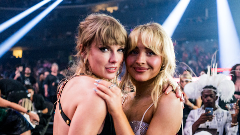 Taylor Swift and Sabrina Carpenter posing