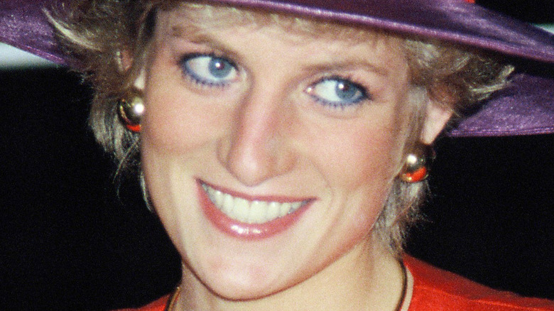 Diana Spencer smiling 