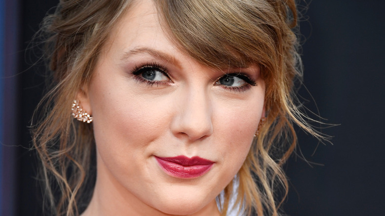 Taylor Swift close up