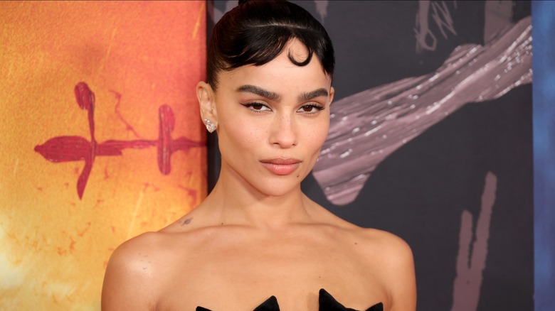 Zoë' Kravitz posing