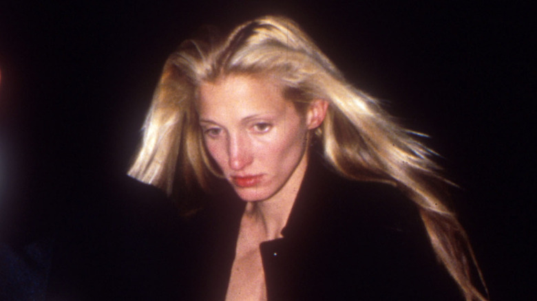 Closeup of Carolyn Bessette-Kennedy leaving event