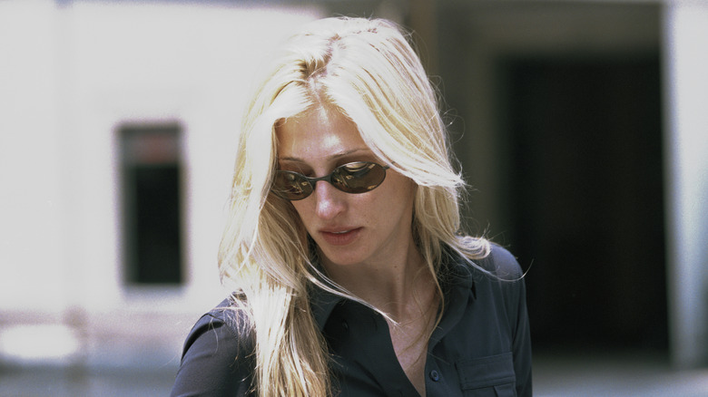 Closeup of Carolyn Bessette-Kennedy outside wearing sunglasses
