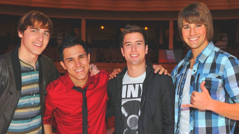 Big Time Rush posing 2010