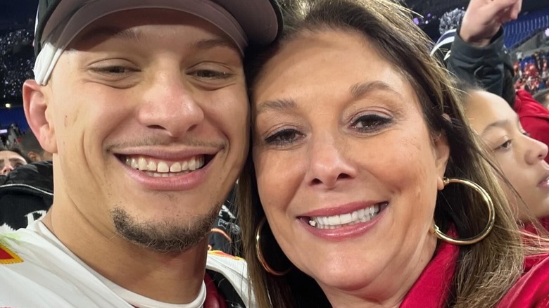 Patrick Mahomes Randi Mahomes smiling