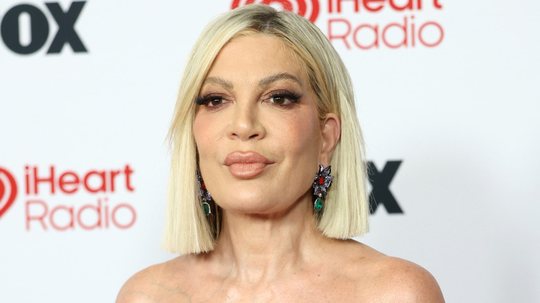 Tori Spelling neutral expression