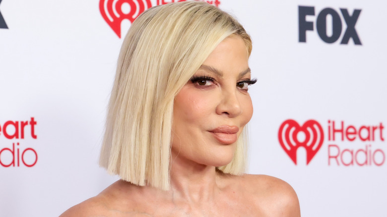 Tori Spelling looking sideways