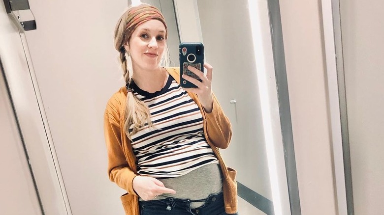Jill Duggar Dillard taking selfie