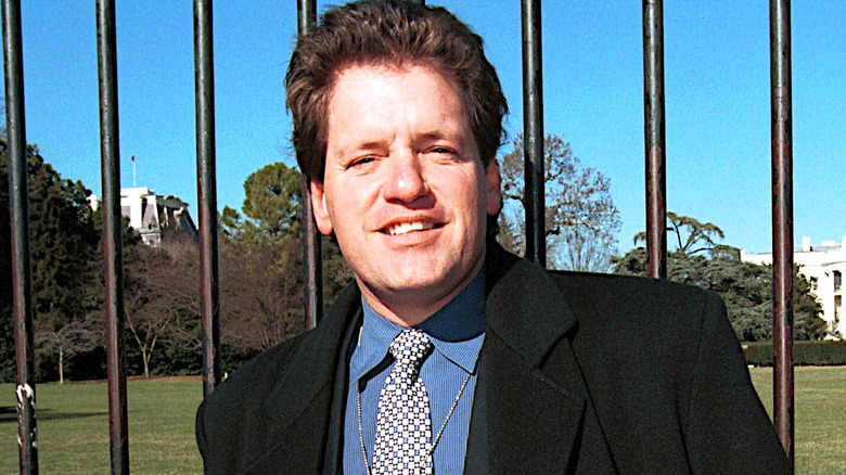 Roger Clinton outside White House