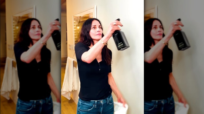 Courteney Cox using Homecourt 