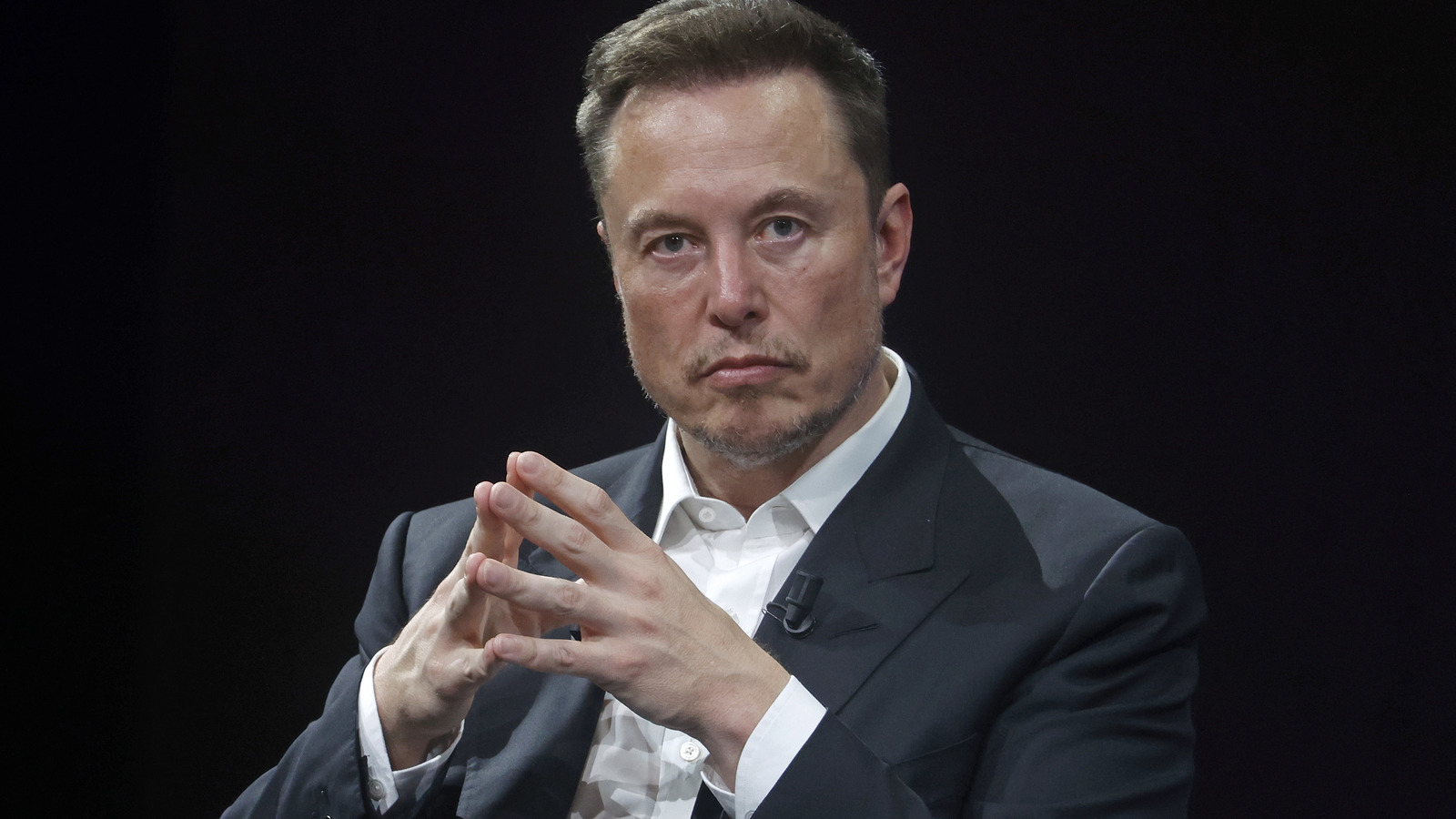 イーロン・マスクと娘のビビアンとの緊張関係について私たちが知っていること