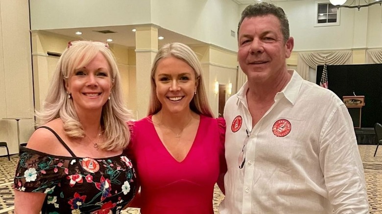 Karoline Leavitt smilng with her parents, Erin and Bob Leavitt
