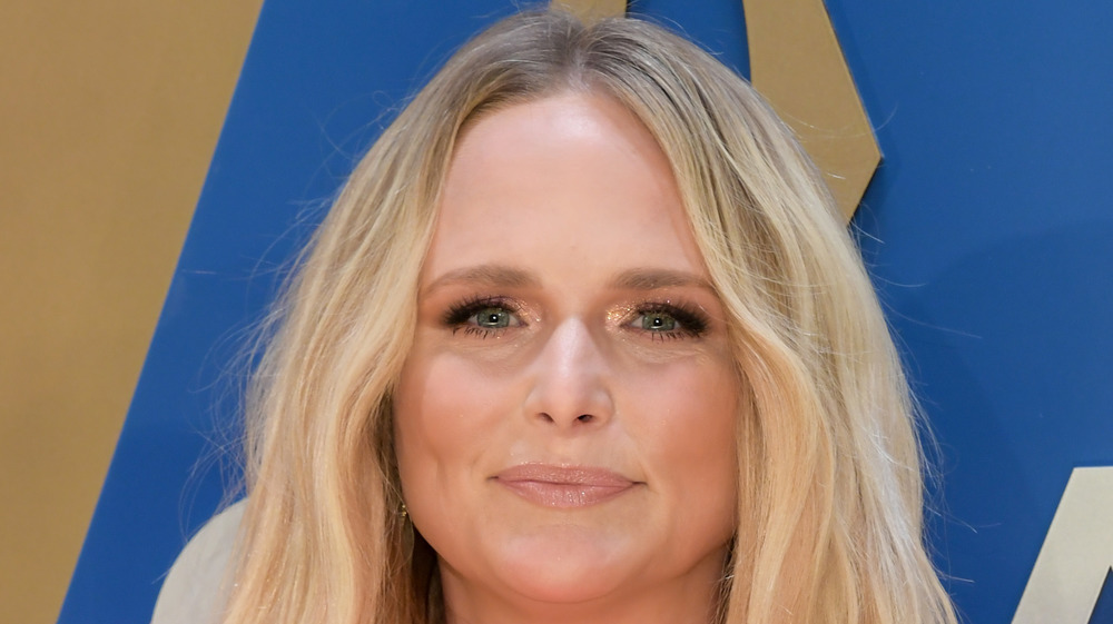 Miranda Lambert in sparkly eyeshadow on red carpet