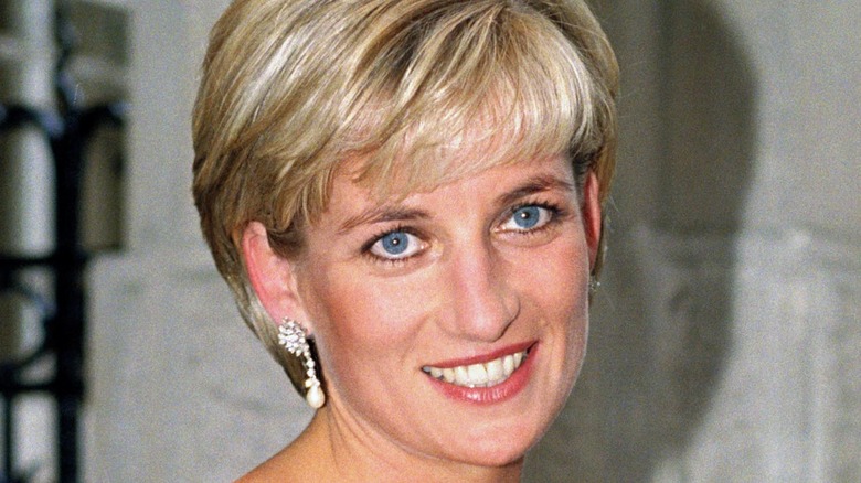 Diana Spencer smiling 