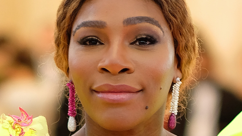 Serena Williams poses on the red carpet