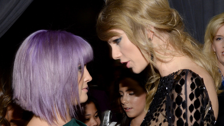 Taylor Swift Kelly Osbourne Grammys