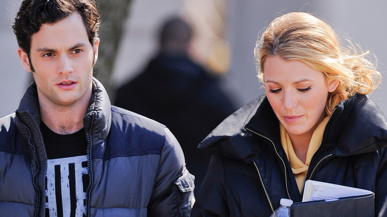 Penn Badgley and Blake Lively on Gossip Girl set