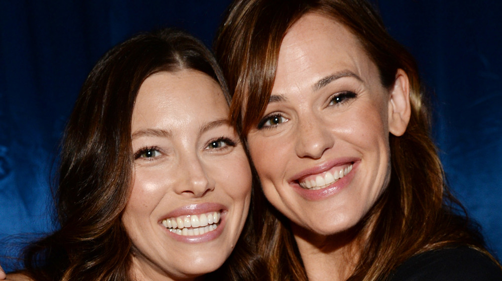 Jessica Biel Jennifer Garner smiling