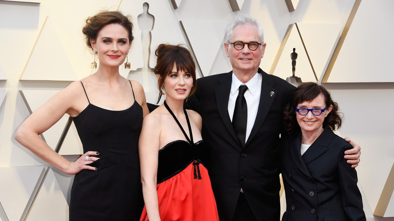 Zooey and Emily Deschanel and family