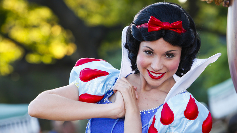 Cast member portraying Snow WHite